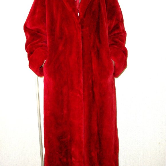 FUR COAT - Picture 1 of 3